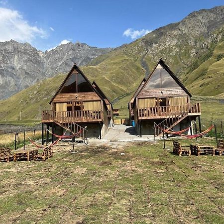 Kazbegi 4 Side Cottages מראה חיצוני תמונה