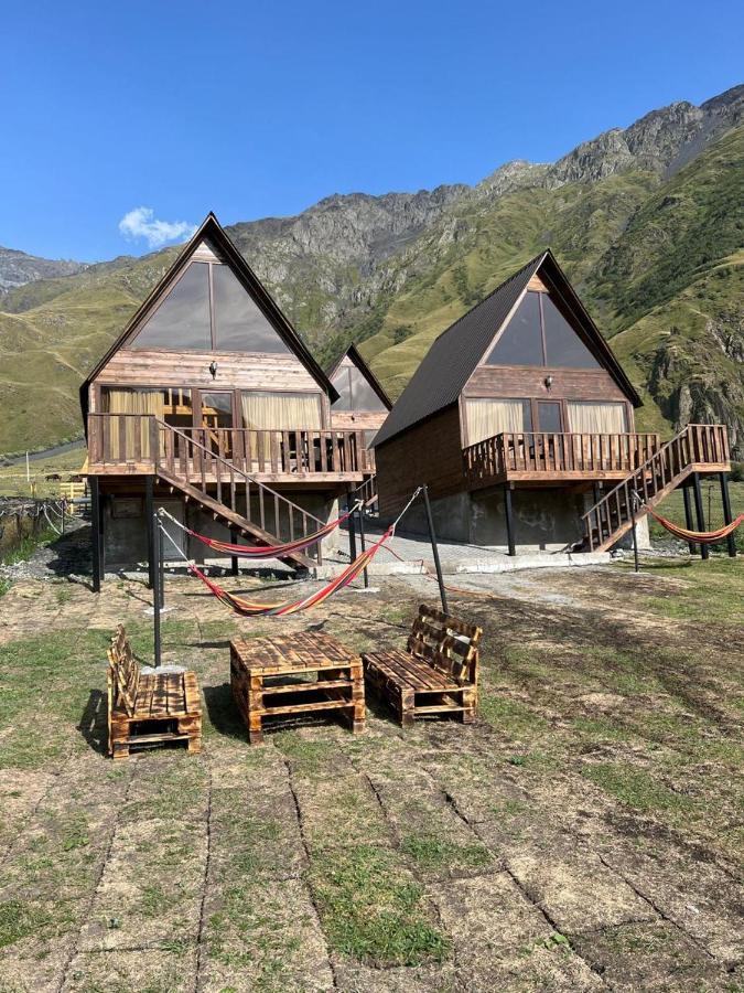 Kazbegi 4 Side Cottages מראה חיצוני תמונה