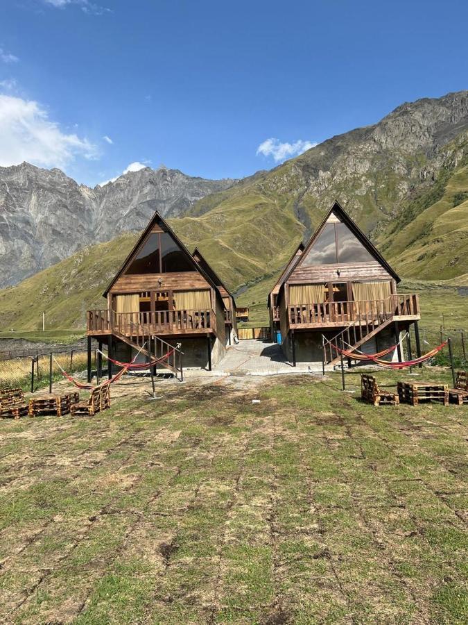 Kazbegi 4 Side Cottages מראה חיצוני תמונה