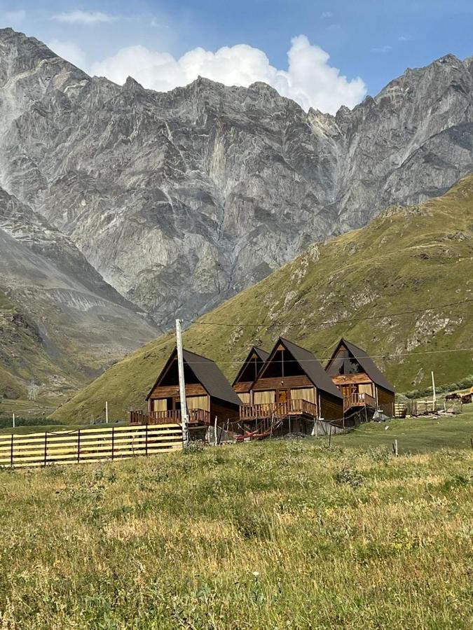 Kazbegi 4 Side Cottages מראה חיצוני תמונה