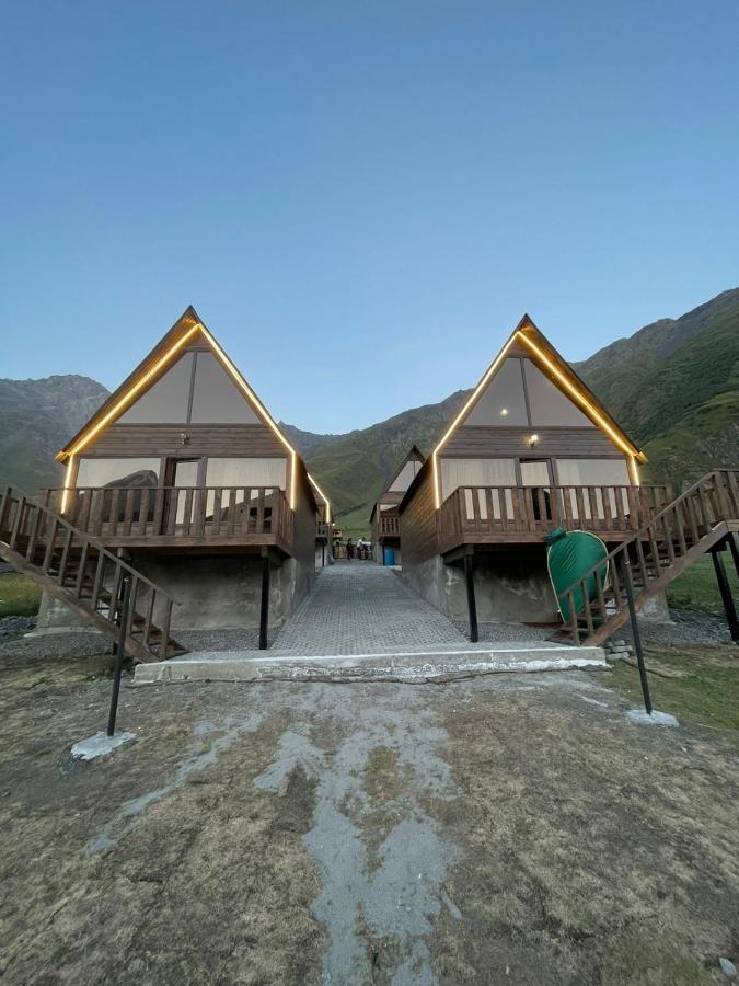 Kazbegi 4 Side Cottages מראה חיצוני תמונה